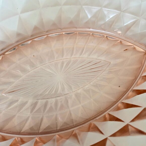Vintage pink Depression glass Windsor Jeanette boat bowl. - Picture 4 of 7